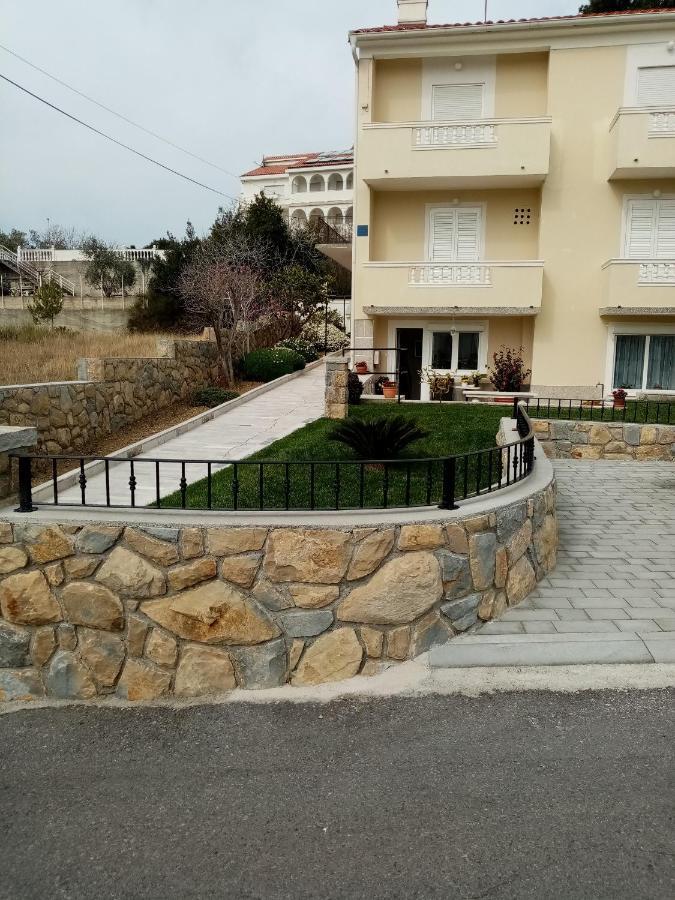 Apartments With A Parking Space Rab - 12383 Banjol Zewnętrze zdjęcie